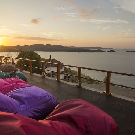 One Tree Hill - Hostel Labuan Bajo Εξωτερικό φωτογραφία