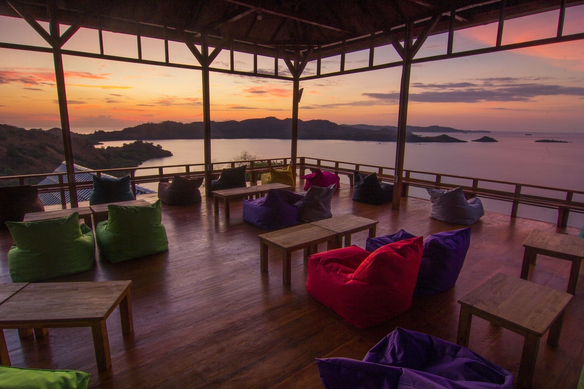 One Tree Hill - Hostel Labuan Bajo Εξωτερικό φωτογραφία